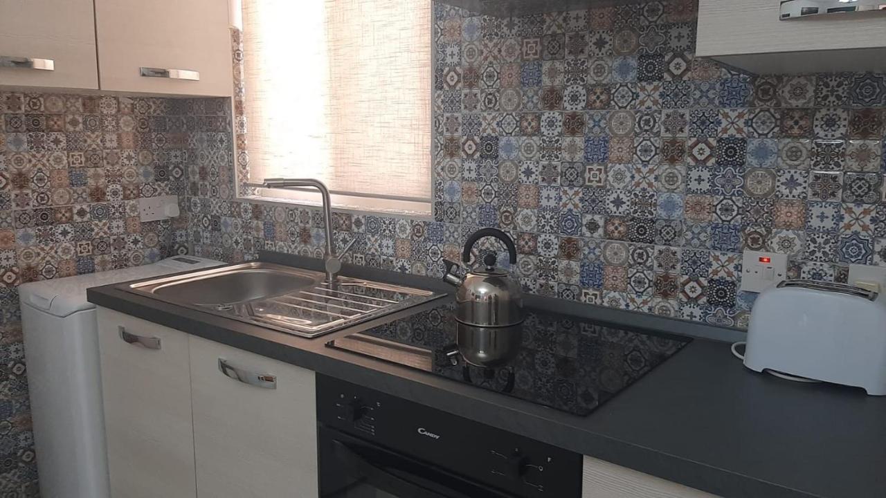 Your Basic Lodging Gozo Marsalforn Extérieur photo